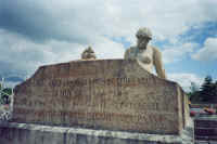 Pierre tombale de la famille Pichon (fronton)